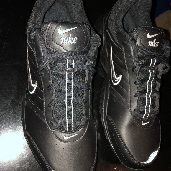 Nike Walking shoes - Picture 3 of 5